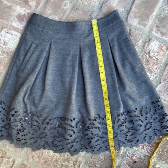 BCBG MAXAZRIA Gray Jersey Knit Pleated Lined Cutout Skirt Sz 2 - Picture 7 of 10